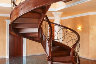 Jakie schody wybrać do dużego domu?